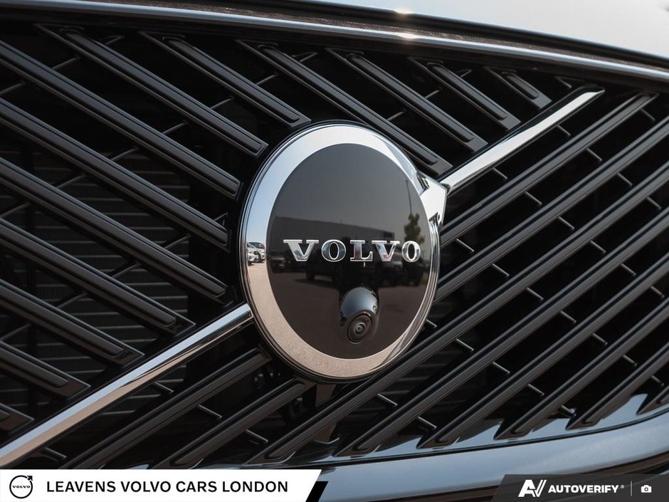 2027 Volvo XC60 ULTRA DARK THEME-8