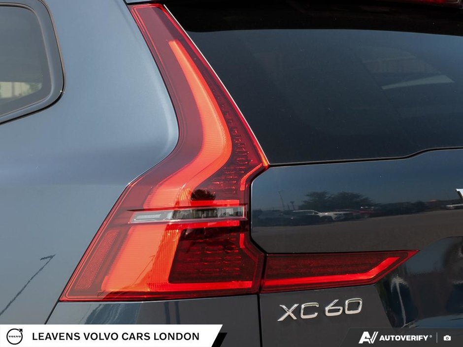 2027 Volvo XC60 ULTRA DARK THEME-11