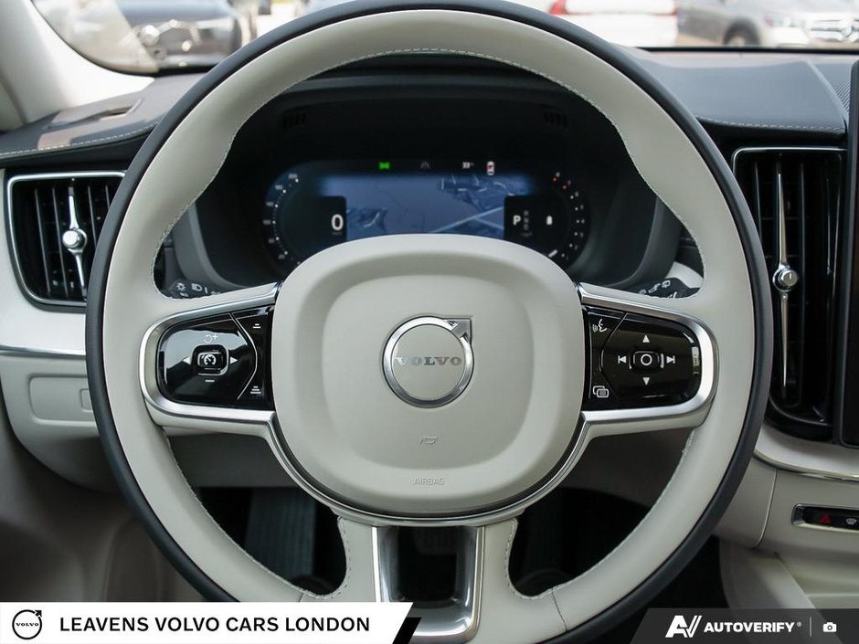 2027 Volvo XC60 ULTRA DARK THEME-13