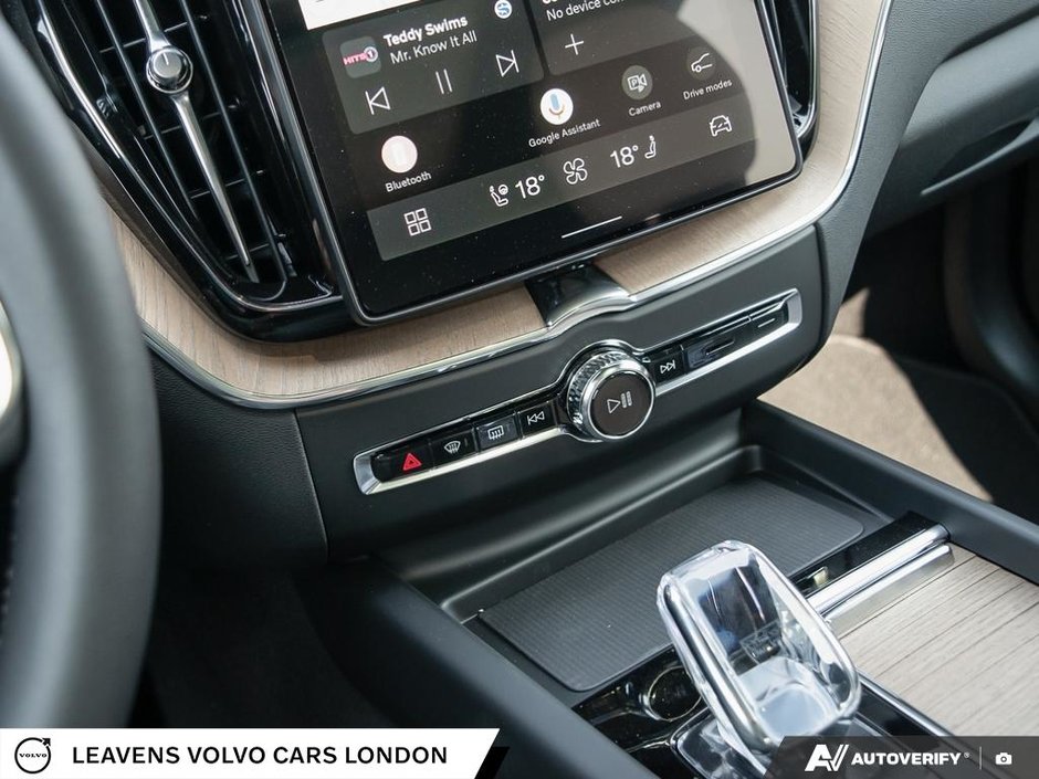 2027 Volvo XC60 PLUS DARK THEME-19