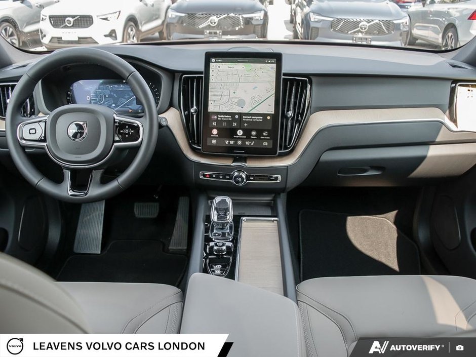 2027 Volvo XC60 PLUS DARK THEME-24