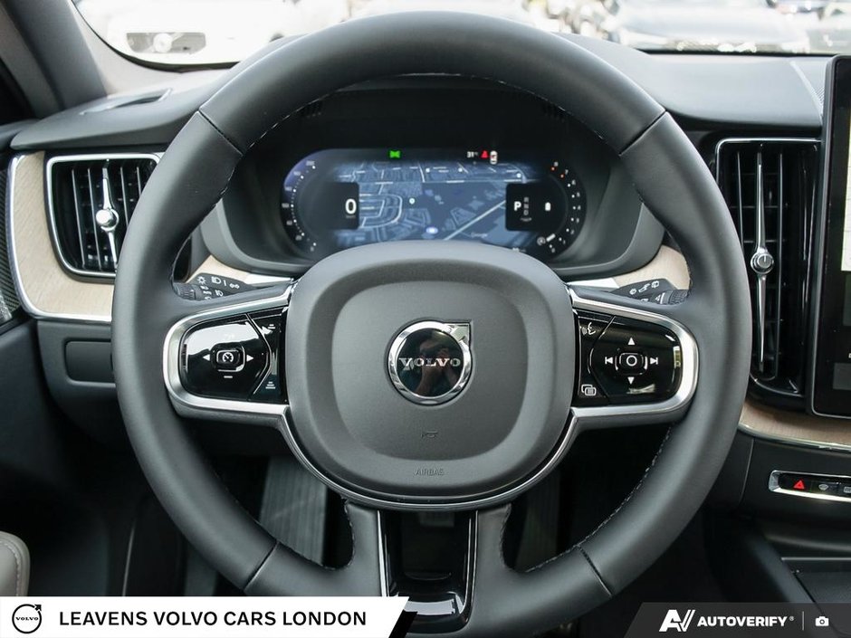2027 Volvo XC60 PLUS DARK THEME-13