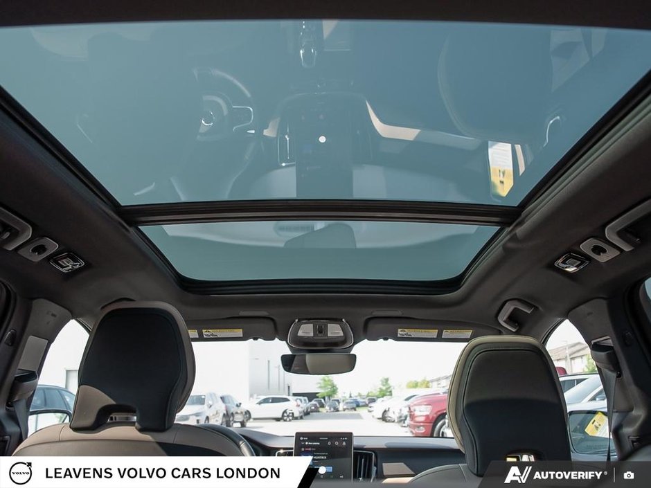 2027 Volvo XC60 PLUS DARK THEME-25