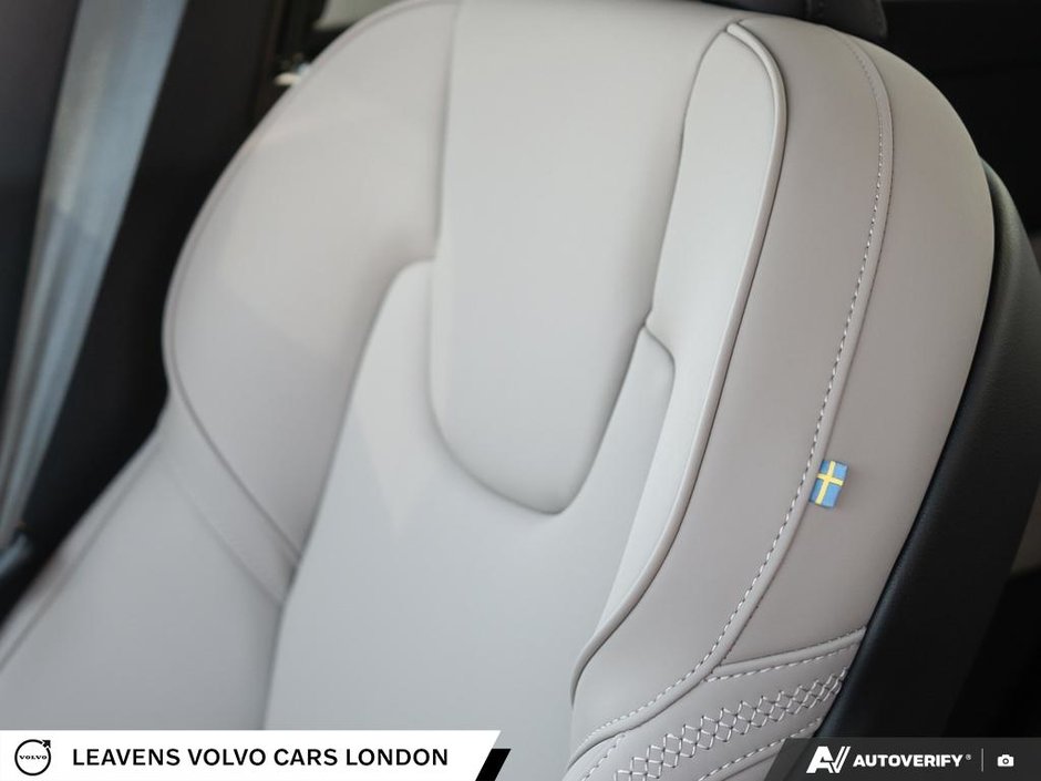 2027 Volvo XC60 PLUS DARK THEME-22