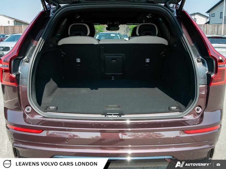 2027 Volvo XC60 PLUS DARK THEME-10