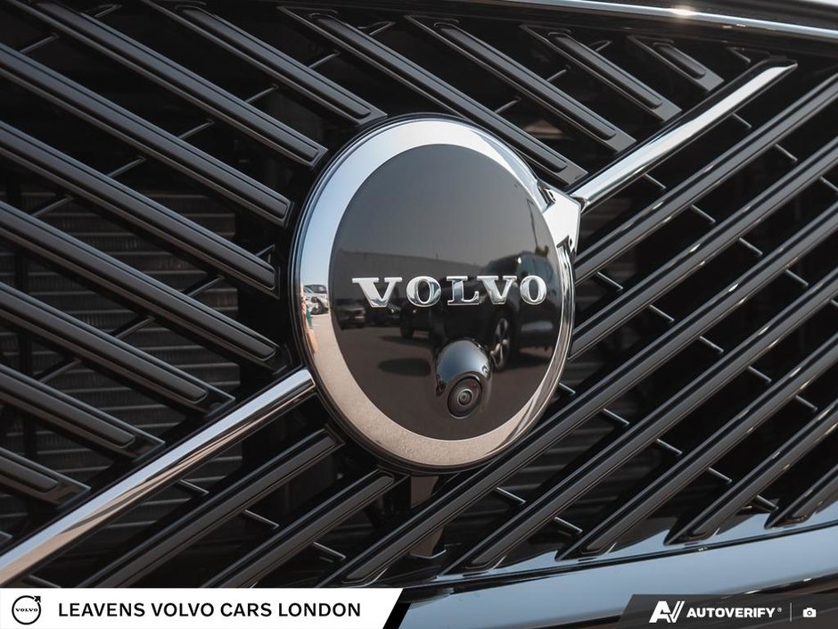 2027 Volvo XC60 PLUS DARK THEME-8