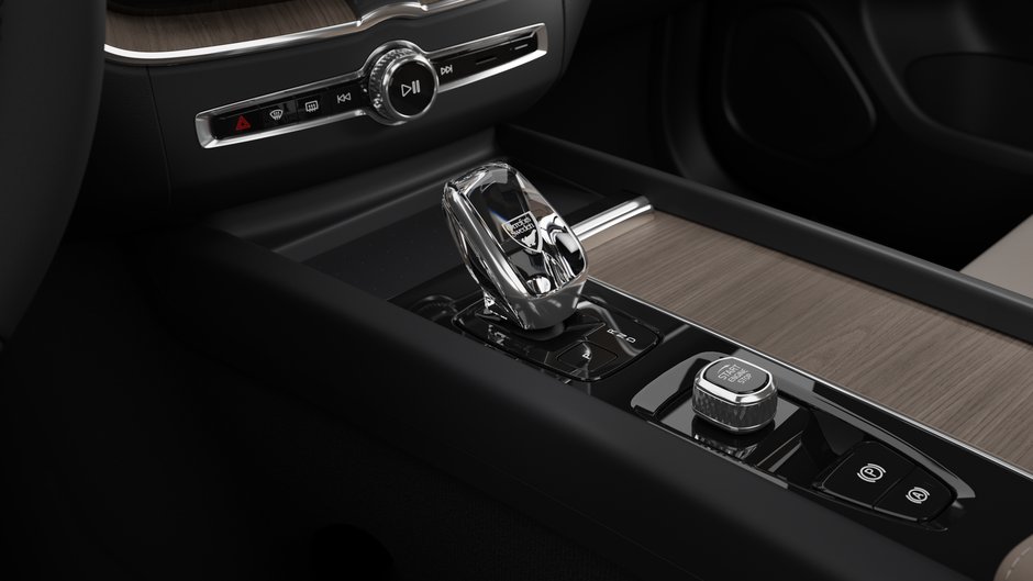 2027 Volvo XC60 PLUS DARK THEME-10