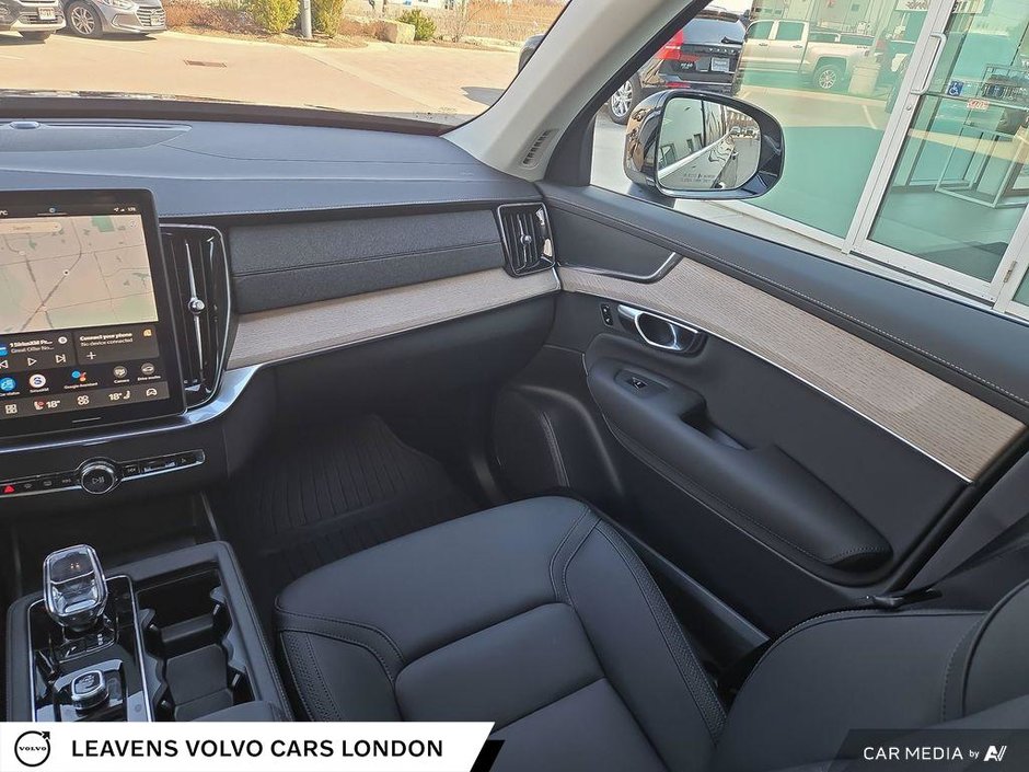 2025 Volvo XC90 PLUG-IN HYBRID PLUS BRIGHT THEME-24
