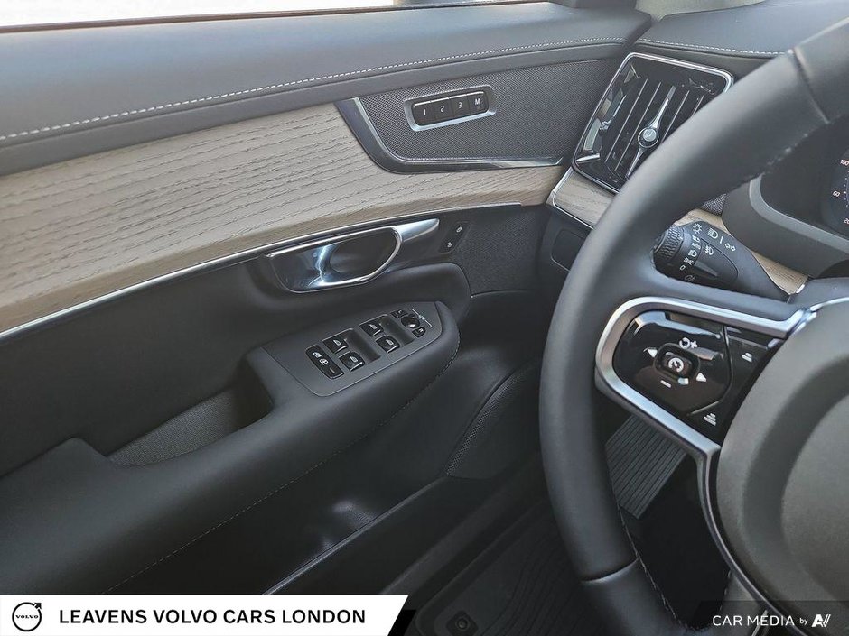 2025 Volvo XC90 PLUG-IN HYBRID PLUS BRIGHT THEME-16