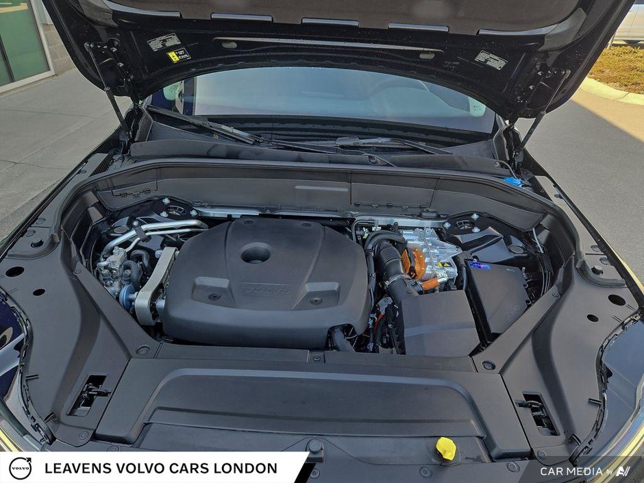 2025 Volvo XC90 PLUG-IN HYBRID PLUS BRIGHT THEME-9