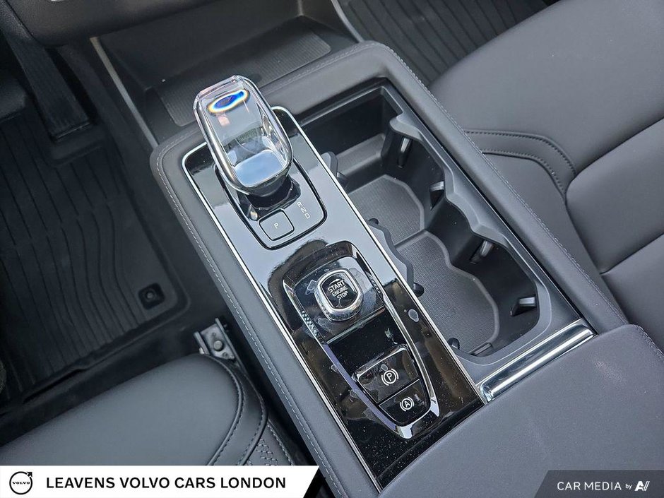 2025 Volvo XC90 PLUG-IN HYBRID PLUS BRIGHT THEME-17