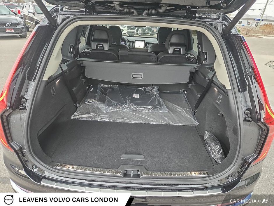 2025 Volvo XC90 PLUG-IN HYBRID CORE BRIGHT THEME-11