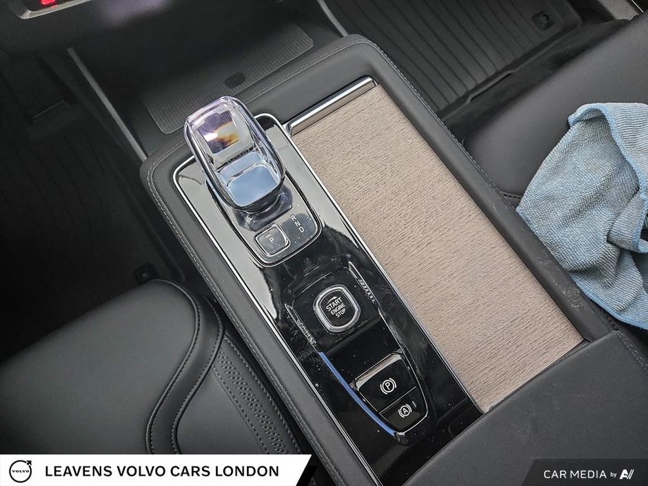 2025 Volvo XC90 PLUG-IN HYBRID CORE BRIGHT THEME-17