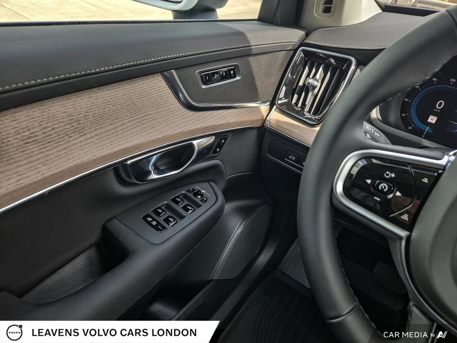 2025 Volvo XC90 PLUG-IN HYBRID PLUS BRIGHT THEME-16