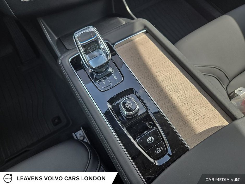 2025 Volvo XC90 PLUG-IN HYBRID PLUS BRIGHT THEME-17