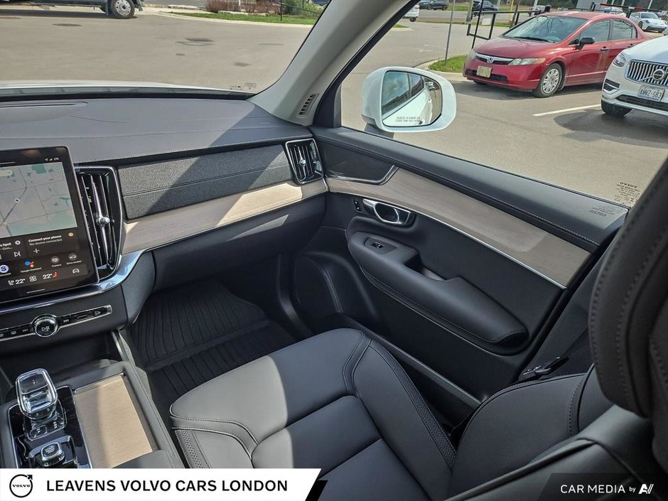 2025 Volvo XC90 PLUG-IN HYBRID PLUS BRIGHT THEME-24