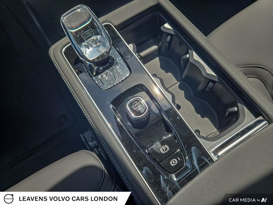 2025 Volvo XC90 PLUG-IN HYBRID PLUS BRIGHT THEME-17