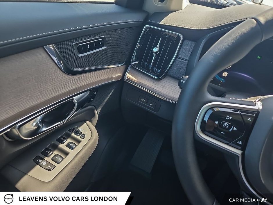 2025 Volvo XC90 PLUG-IN HYBRID PLUS BRIGHT THEME-16