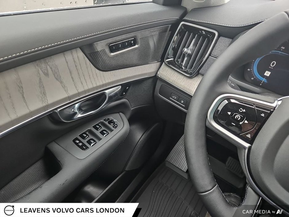2025 Volvo XC90 PLUG-IN HYBRID ULTRA BRIGHT THEME-16