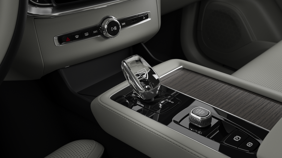 2025 Volvo XC90 PLUG-IN HYBRID ULTRA BRIGHT THEME-10