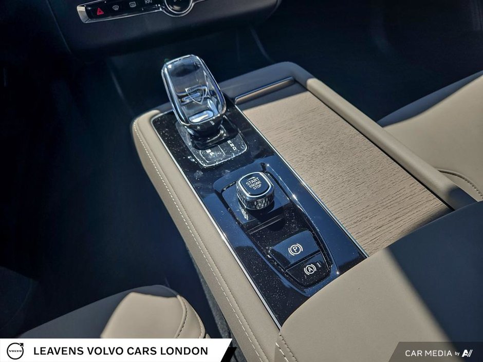 2026 Volvo XC90 Plug-In Hybrid PLUS DARK THEME-17