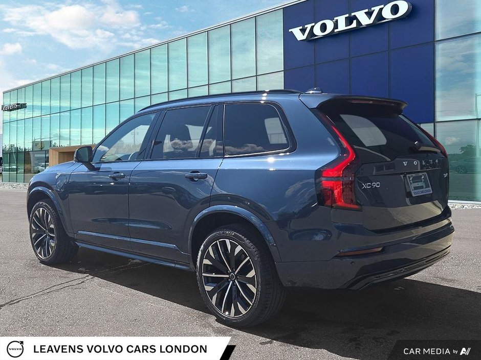 2026 Volvo XC90 Plug-In Hybrid PLUS DARK THEME-3