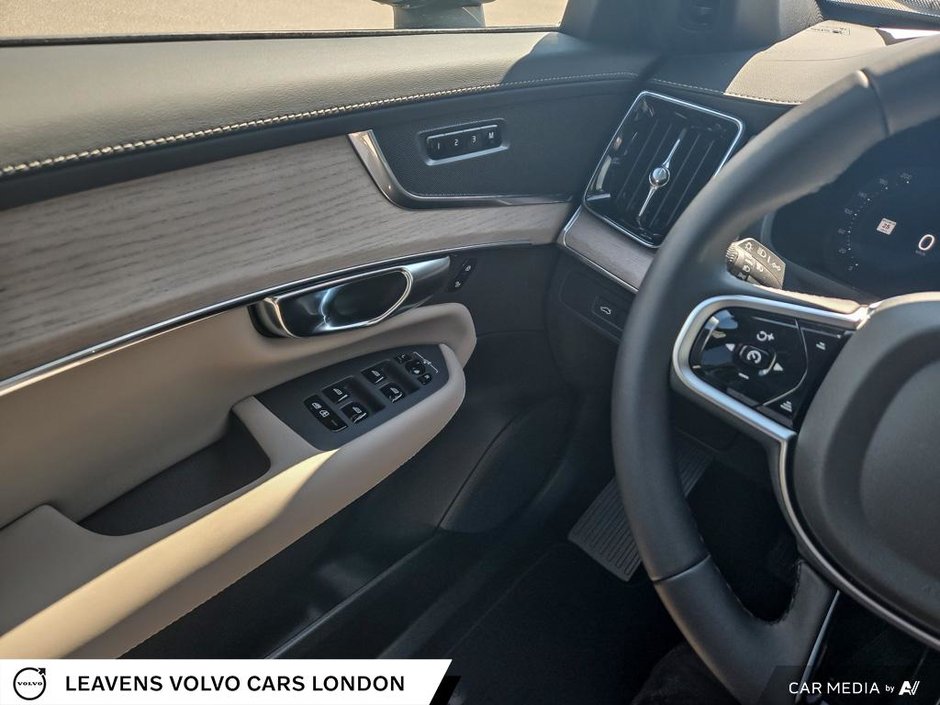 2026 Volvo XC90 Plug-In Hybrid PLUS DARK THEME-16