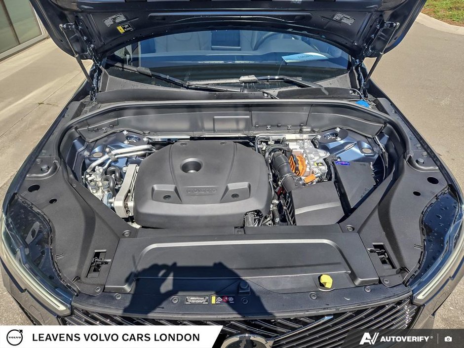 2026 Volvo XC90 PLUG-IN HYBRID PLUS DARK THEME-9
