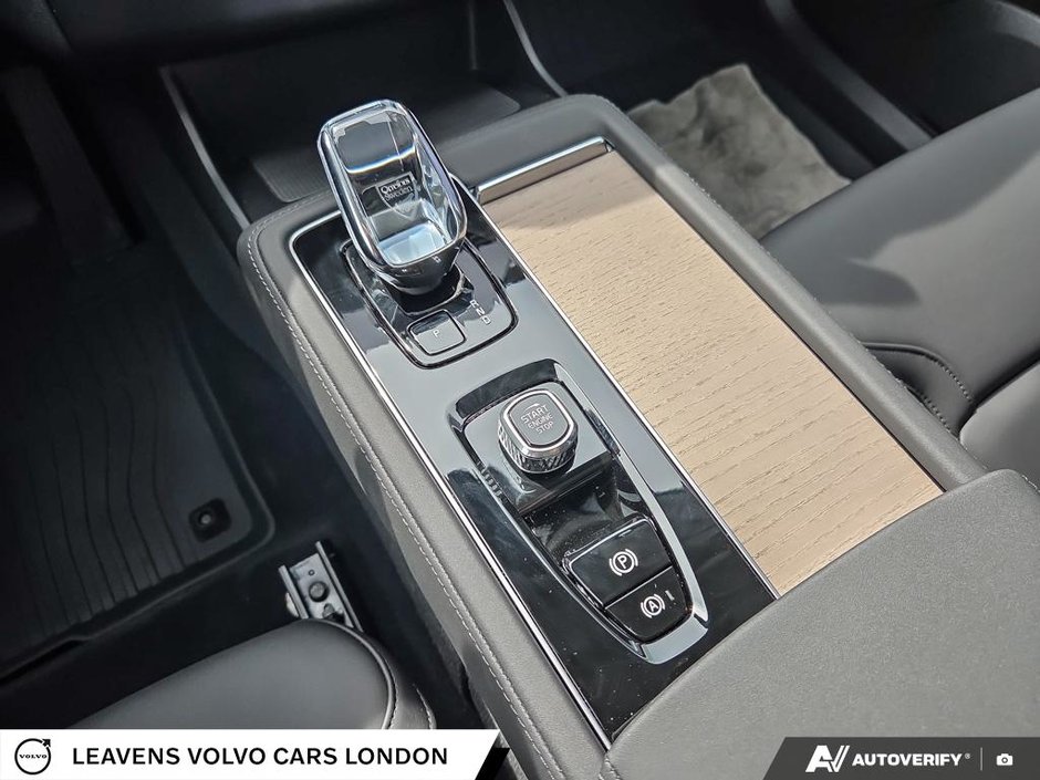 2026 Volvo XC90 PLUG-IN HYBRID PLUS DARK THEME-17