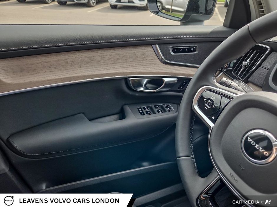 2026 Volvo XC90 Plug-In Hybrid PLUS DARK THEME-16