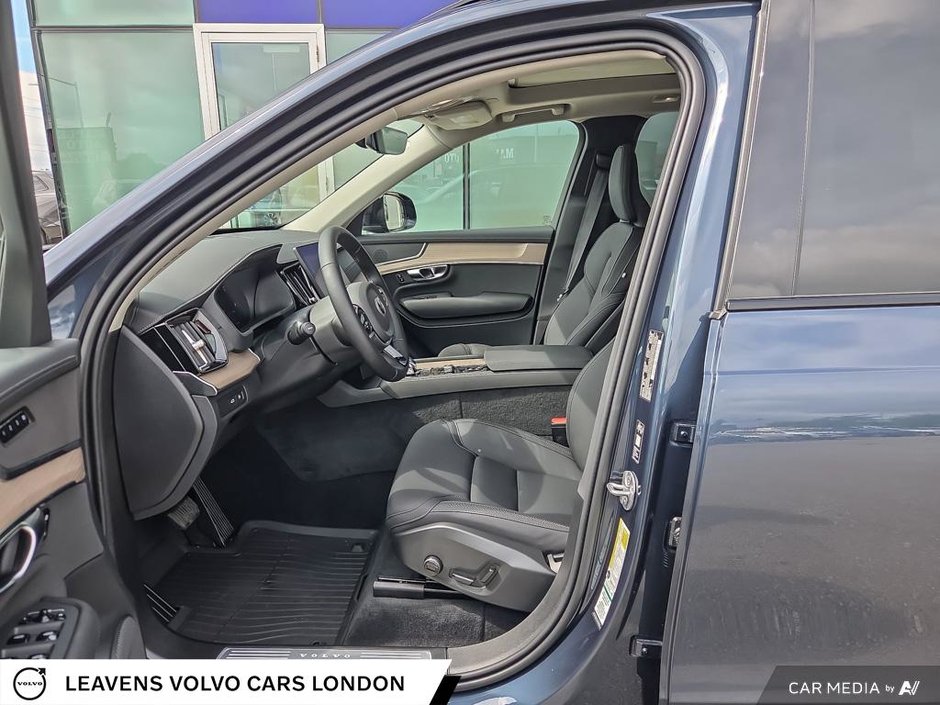 2026 Volvo XC90 Plug-In Hybrid PLUS DARK THEME-25
