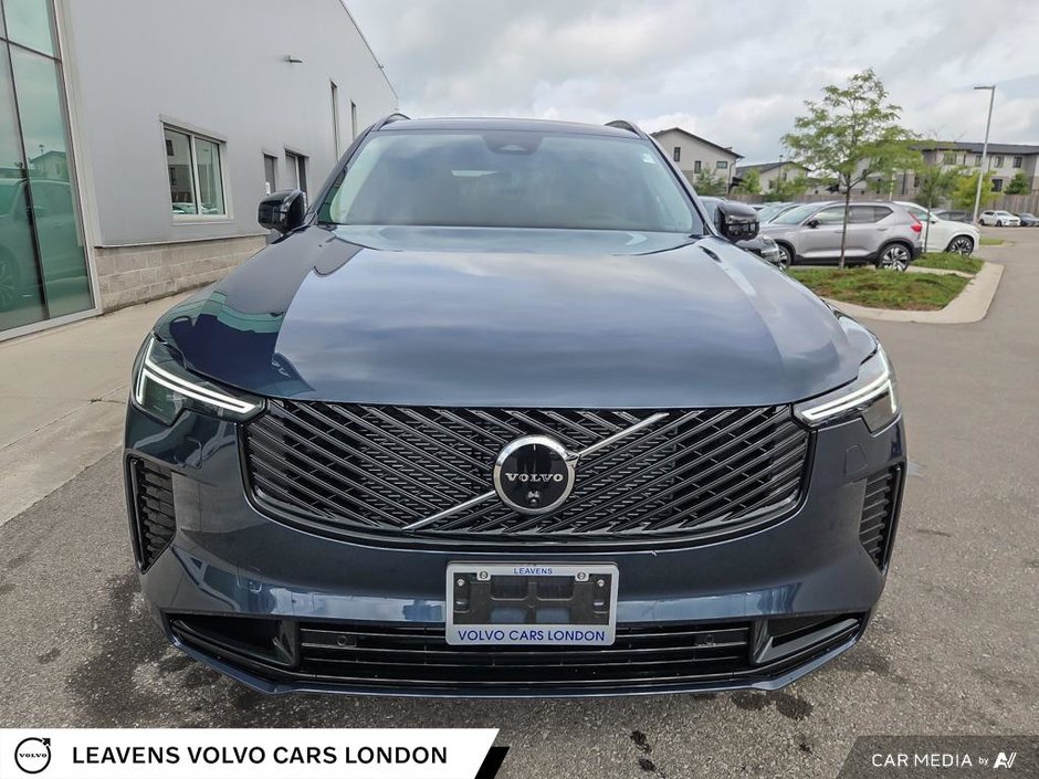 2026 Volvo XC90 Plug-In Hybrid PLUS DARK THEME-8