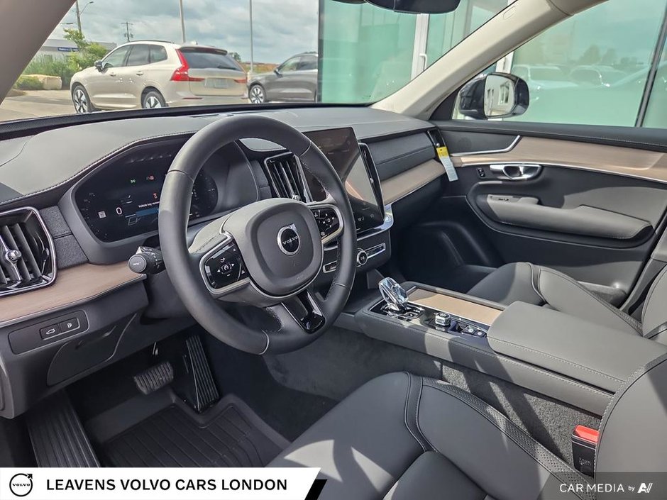 2026 Volvo XC90 Plug-In Hybrid PLUS DARK THEME-12