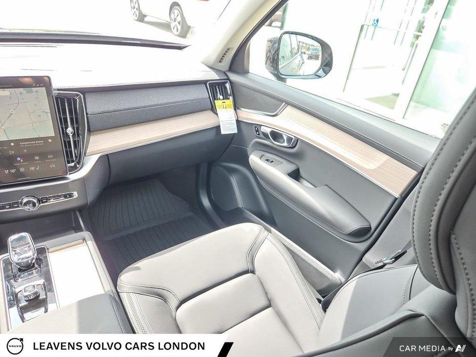 2026 Volvo XC90 Plug-In Hybrid PLUS DARK THEME-24