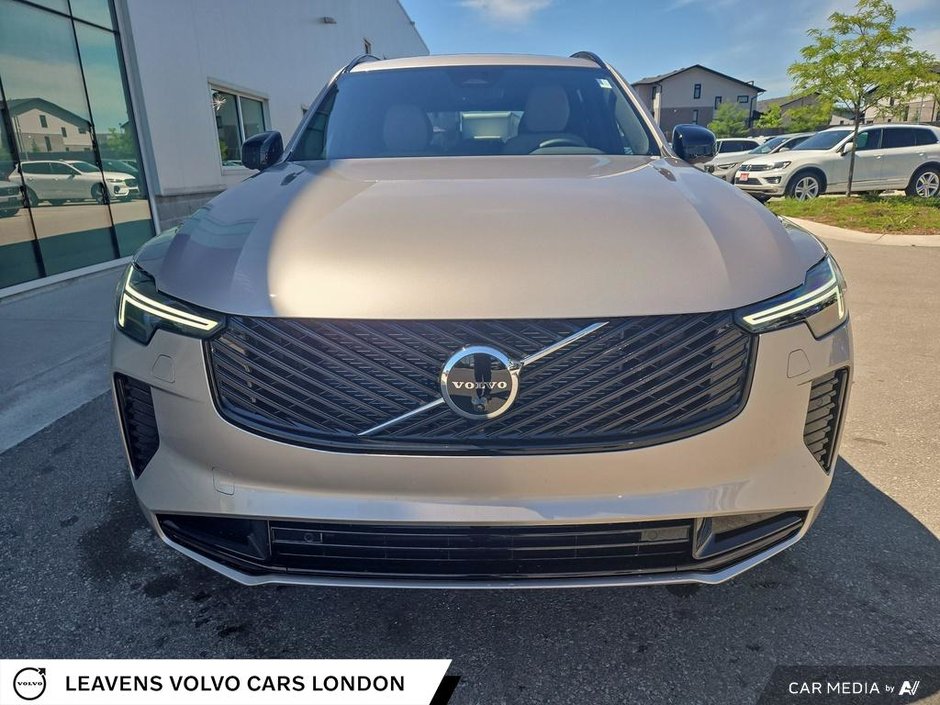 2026 Volvo XC90 Plug-In Hybrid PLUS DARK THEME-8