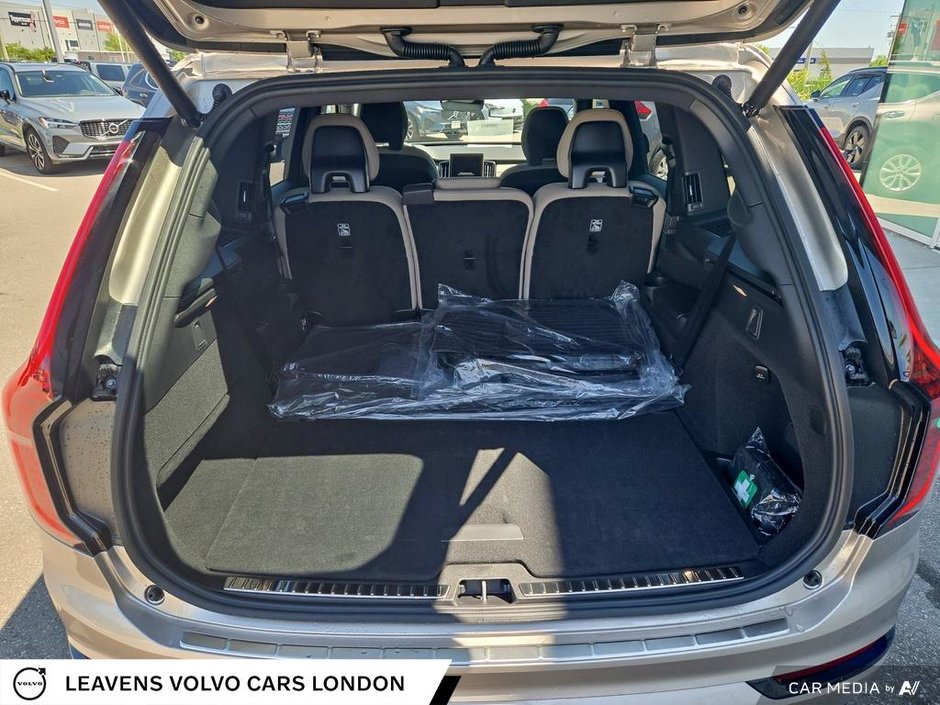 2026 Volvo XC90 Plug-In Hybrid PLUS DARK THEME-11
