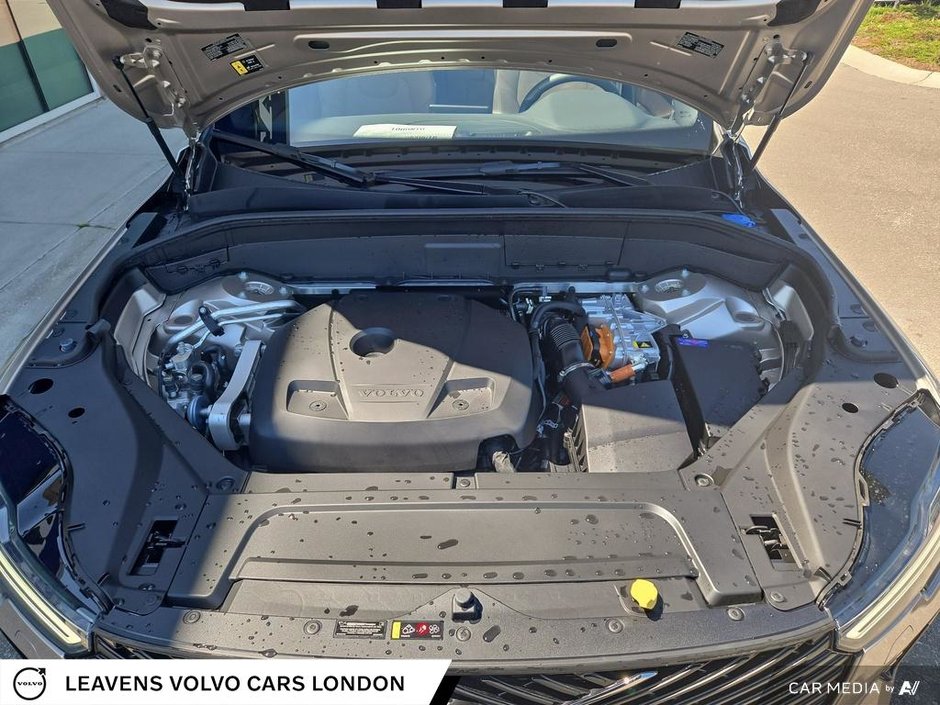 2026 Volvo XC90 Plug-In Hybrid PLUS DARK THEME-9