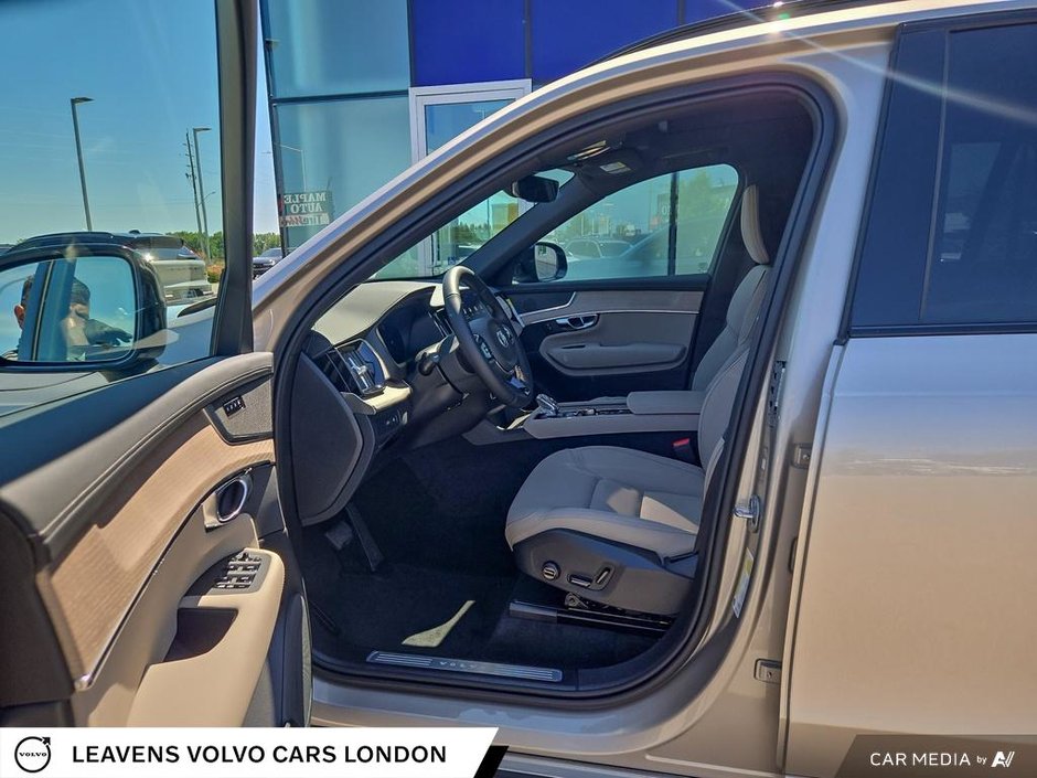 2026 Volvo XC90 Plug-In Hybrid PLUS DARK THEME-25