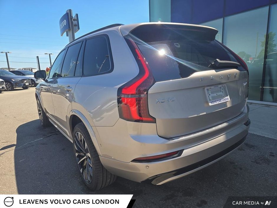 2026 Volvo XC90 Plug-In Hybrid PLUS DARK THEME-10