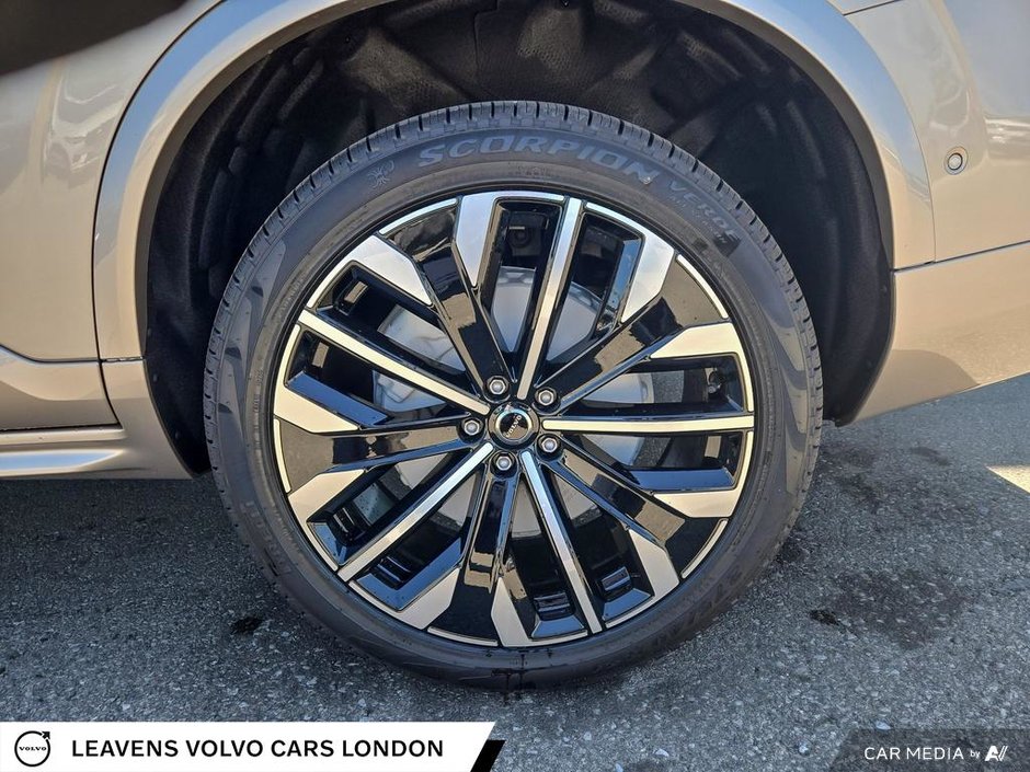 2026 Volvo XC90 Plug-In Hybrid PLUS DARK THEME-5