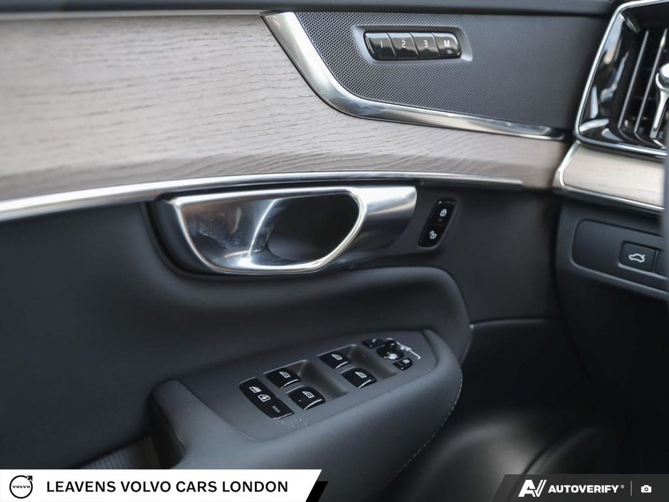 2026 Volvo XC90 PLUG-IN HYBRID PLUS BRIGHT THEME-16