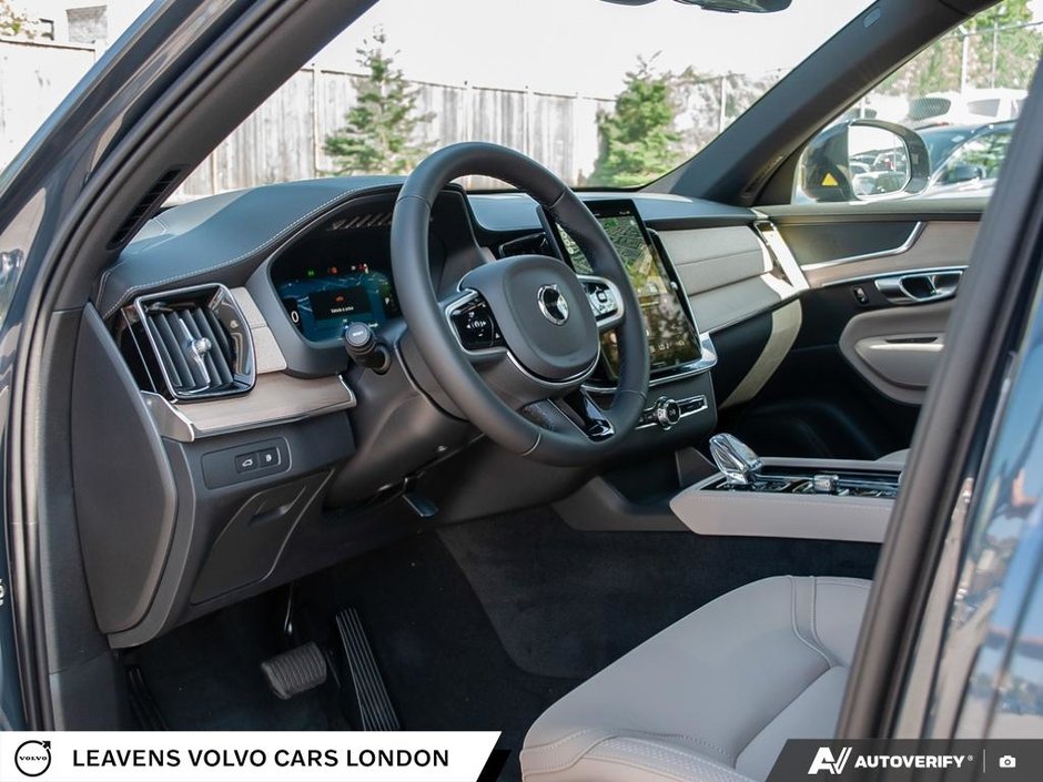 2026 Volvo XC90 PLUG-IN HYBRID PLUS DARK THEME-12