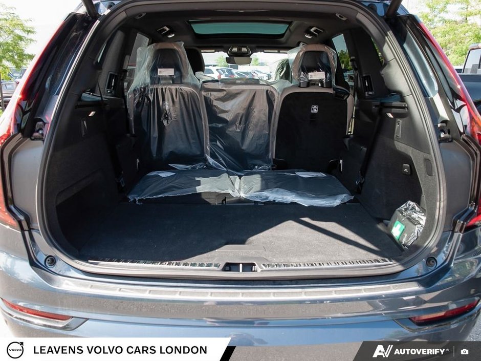 2026 Volvo XC90 PLUG-IN HYBRID PLUS DARK THEME-10