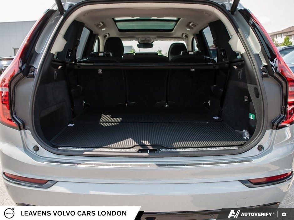 2026 Volvo XC90 PLUG-IN HYBRID PLUS DARK THEME-10