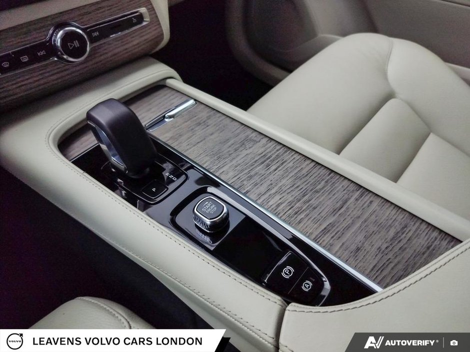 2023 Volvo XC90 RECHARGE CORE BRIGHT THEME-17