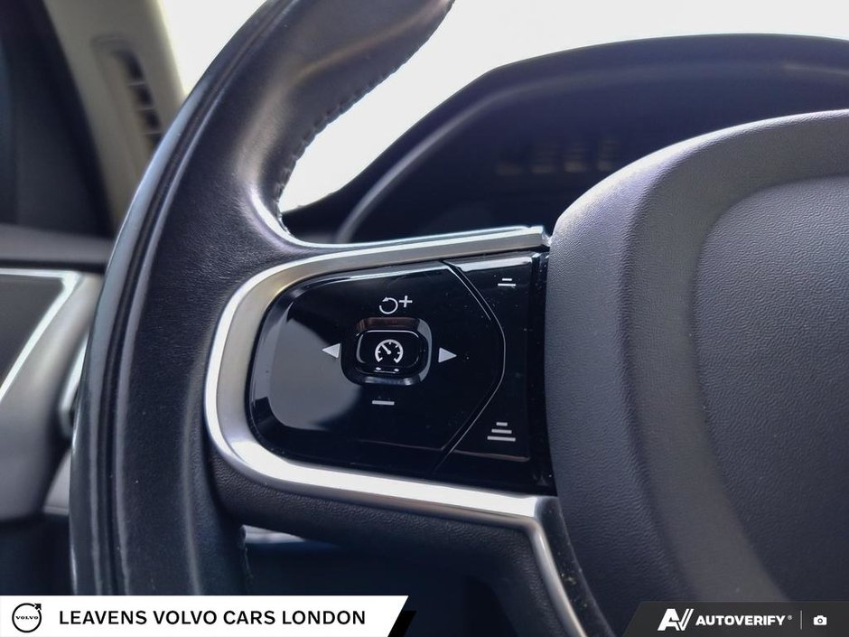 2020 Volvo XC90 MOMENTUM-29