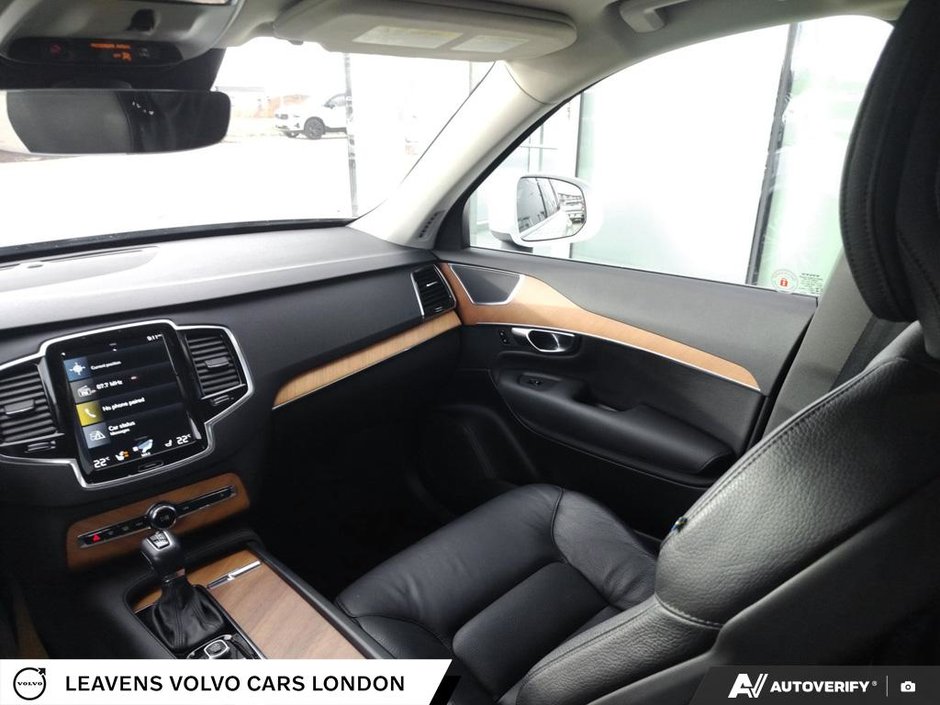 2022 Volvo XC90 MOMENTUM-28