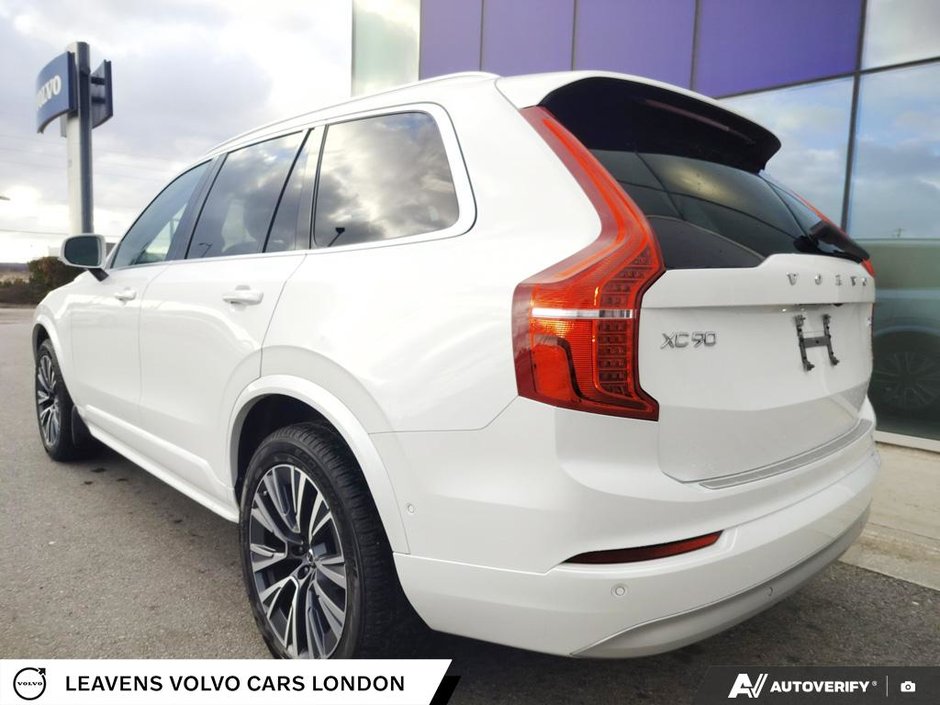2022 Volvo XC90 MOMENTUM-10