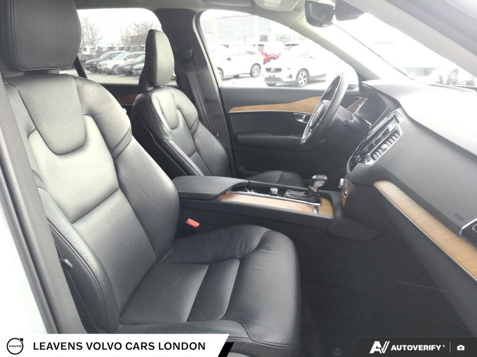 2022 Volvo XC90 MOMENTUM-25