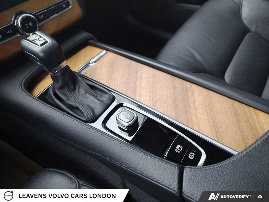 2022 Volvo XC90 MOMENTUM-23